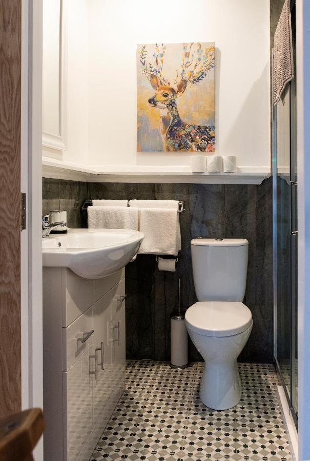 Kylemore House Boutique Apartments - Connemara Suite מראה חיצוני תמונה