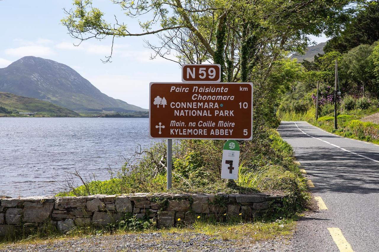Kylemore House Boutique Apartments - Connemara Suite מראה חיצוני תמונה
